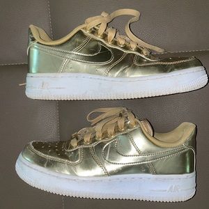 🔥Nike Air Force 1 “Liquid Gold” Sneakers!
